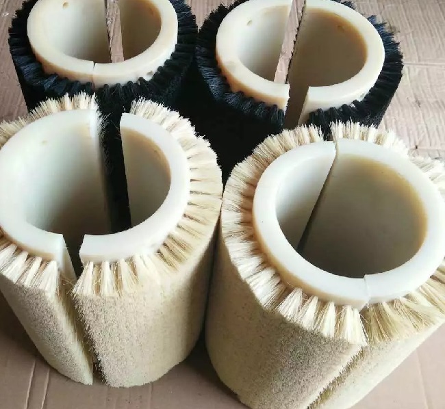 對(duì)分開的毛刷(shuā)